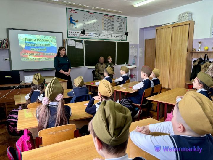 Урок мужества в Джалильской СОШ №2: школьники встретились с участником СВО в преддверии Дня защитника Отечества