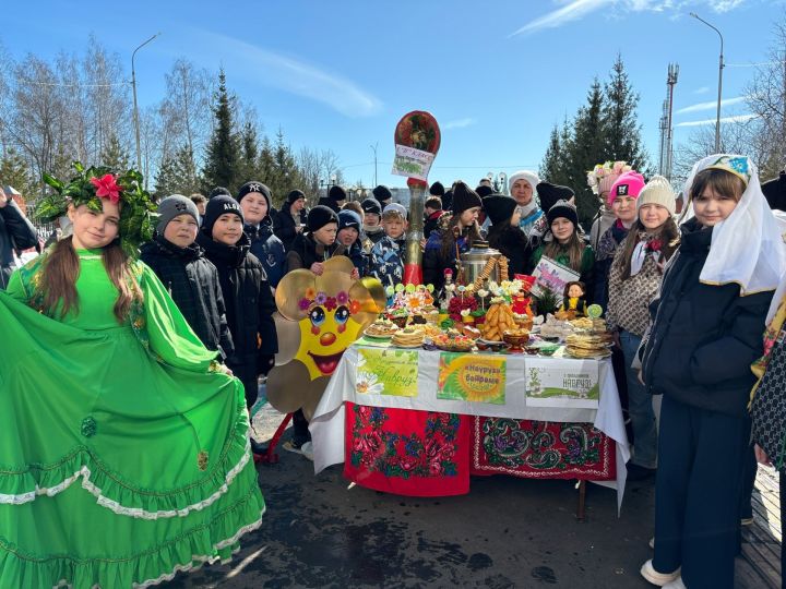 Сарманга Нәүрүзбикә килде