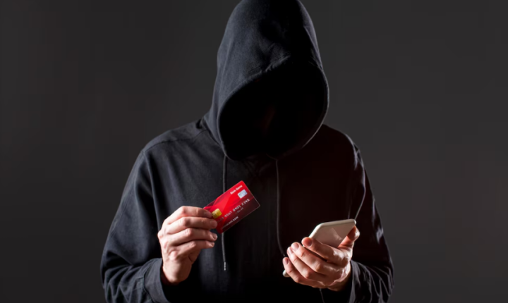 Илдус Фәйзуллин мошенникларның алдау һәм алардан саклану ысуллары турында кисәтә