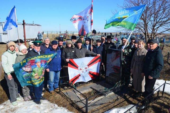 Александровкада сугыш чоры ятимнәренә истәлек тактасы урнаштырдылар