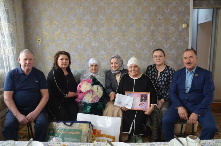 Балтач кызы Әлмәттә 95 яшен үткәрде