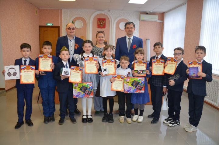 Суд коллективлары балаларга патриотик тәрбиягә бирүгә дә өлеш кертә