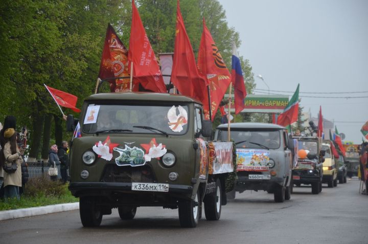 Парадта быел ретромашиналар да күбрәк булды