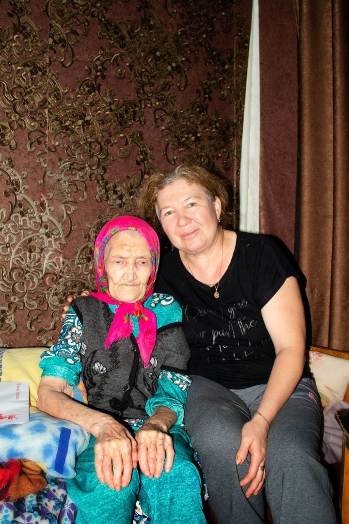В поселке Джалиль отметили 95-летие местной жительницы