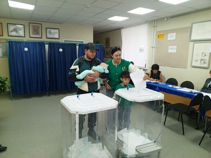 Сайлауларга гаиләләр белән киләләр