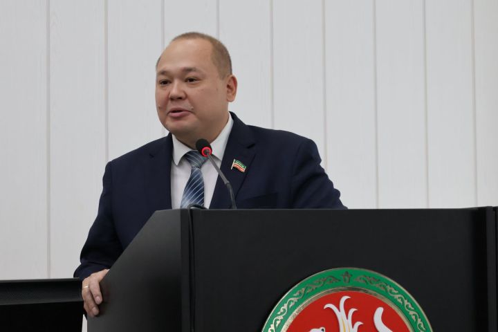 Яңа чакырылыш депутатлары район башлыгын сайладылар