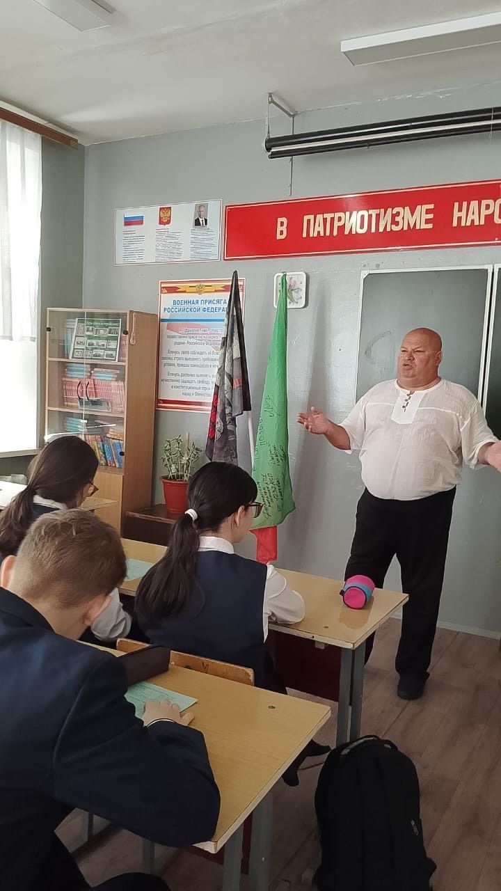 Ветеран медицины встретился с учениками Джалильской школы №1