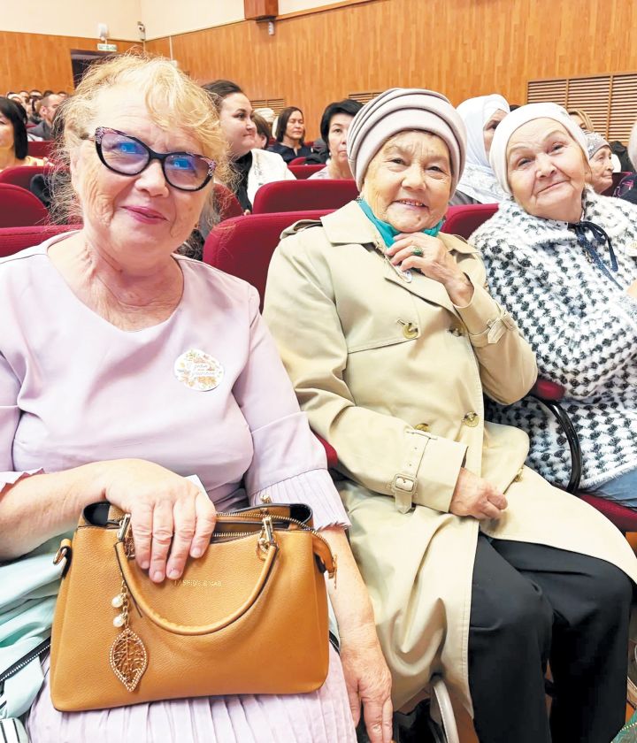 «Үземне бүгенге көндә дә укытучы итеп тоям», - ди ул