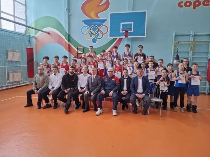 Боксеры из Джалиля и Альметьевска встретились на межрайонном турнире
