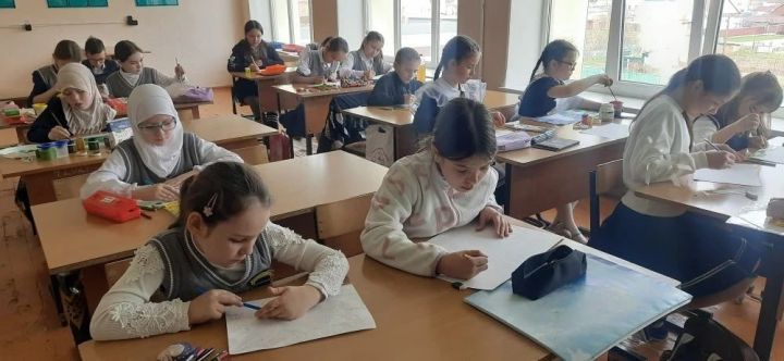 В Сармановской СОШ состоялся очный конкурс рисунков