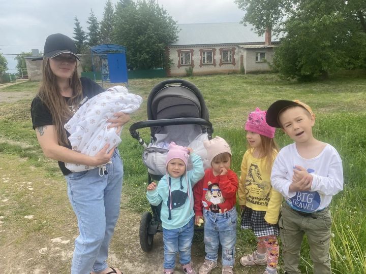 Кәүҗияктән Нурбәковлар «Күпбалалы гаилә» таныклыгына ия булдылар