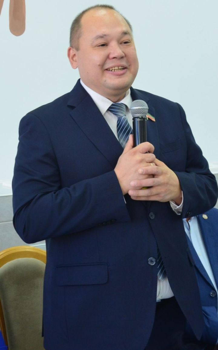 ТР Дәүләт Советы депутаты Рияз Комаров Җиңү көне белән тәбрикли
