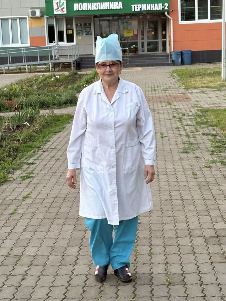 Хирургия бүлеге шәфкать туташы Резидә Мирзасалихова ярты гасырга якын гомерен яраткан хезмәтенә багышлаган