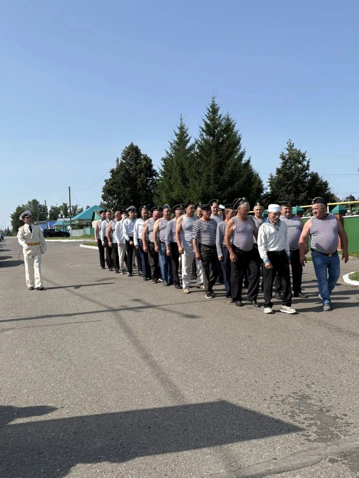 Хәрби-диңгез флотында хезмәт иткәннәр бүген бәйрәм итәләр