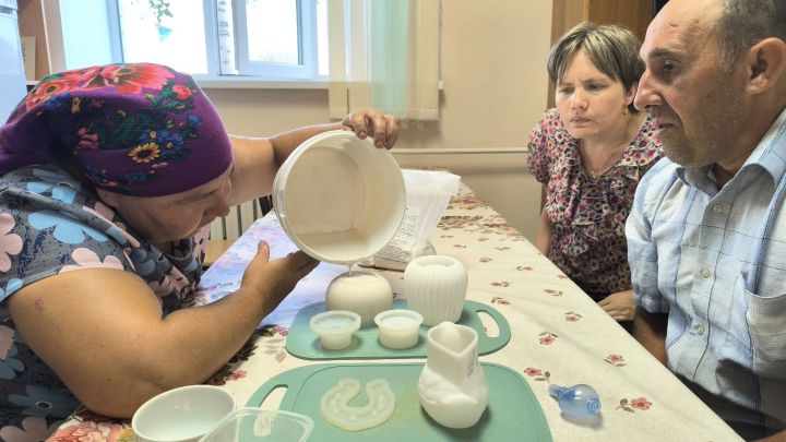 В Сармановском центре «Шафкат» научились создавать шедевры из гипса