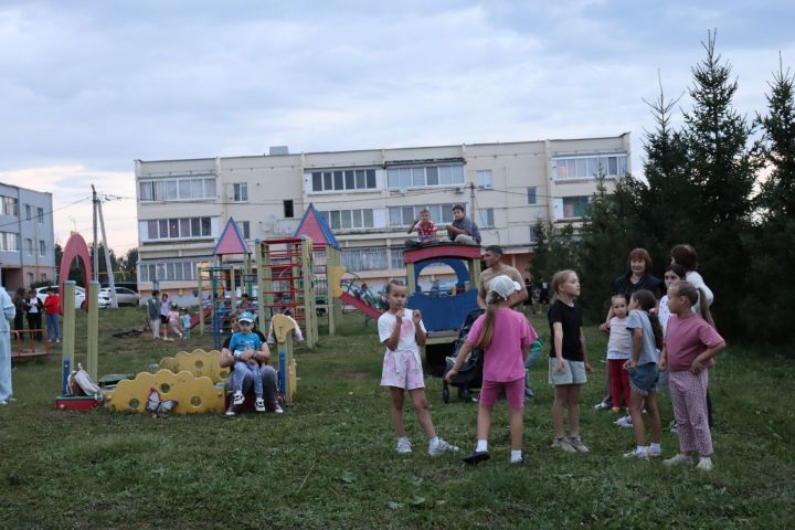Сарманда искиткеч ишегалды бәйрәме гөрләде