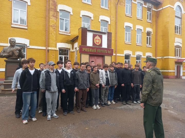 Сарман егетләре Казан танк училищесында булып кайтты