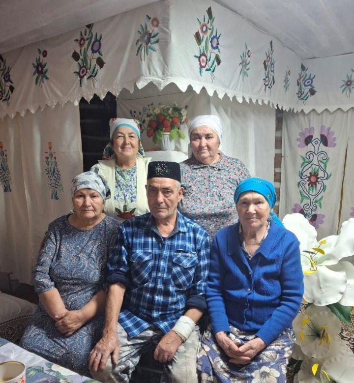 Өч-Өйле Саклауда авыл мичендә коймак пешерү традициясен дәвам итәләр